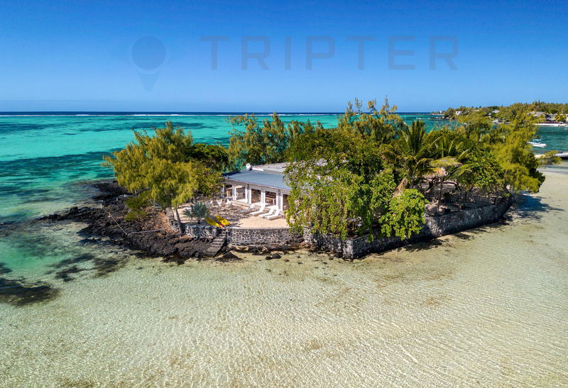 Lilomu 4BR luxury villa on private island