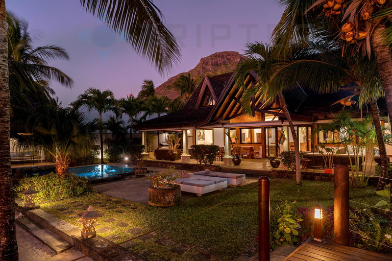 Matamu 5BR luxury villa on La Preneuse beach