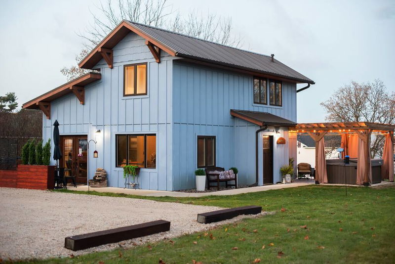 The Driftless Blue Villa | Hot Tub & Fireplace | Close to Downtown