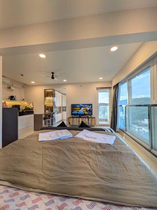 Modern Hill-View Studio • Work-Friendly • Pashan