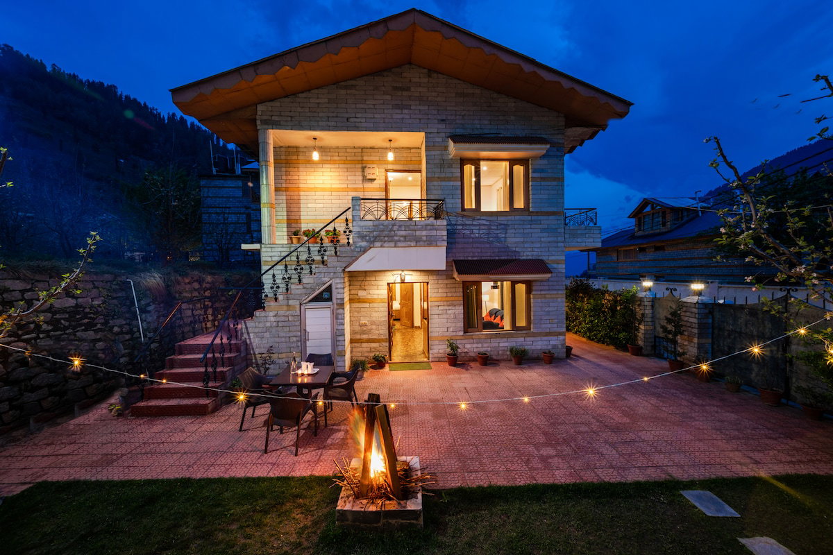 Alohas Alpine Villa | 4BR Luxury Retreat in Manali