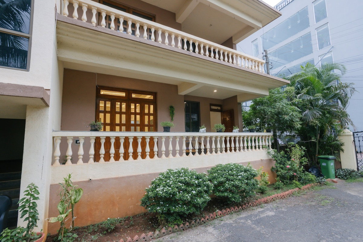 Casa Solara | 2BHK Nr Candolim Beach by Da Alohas