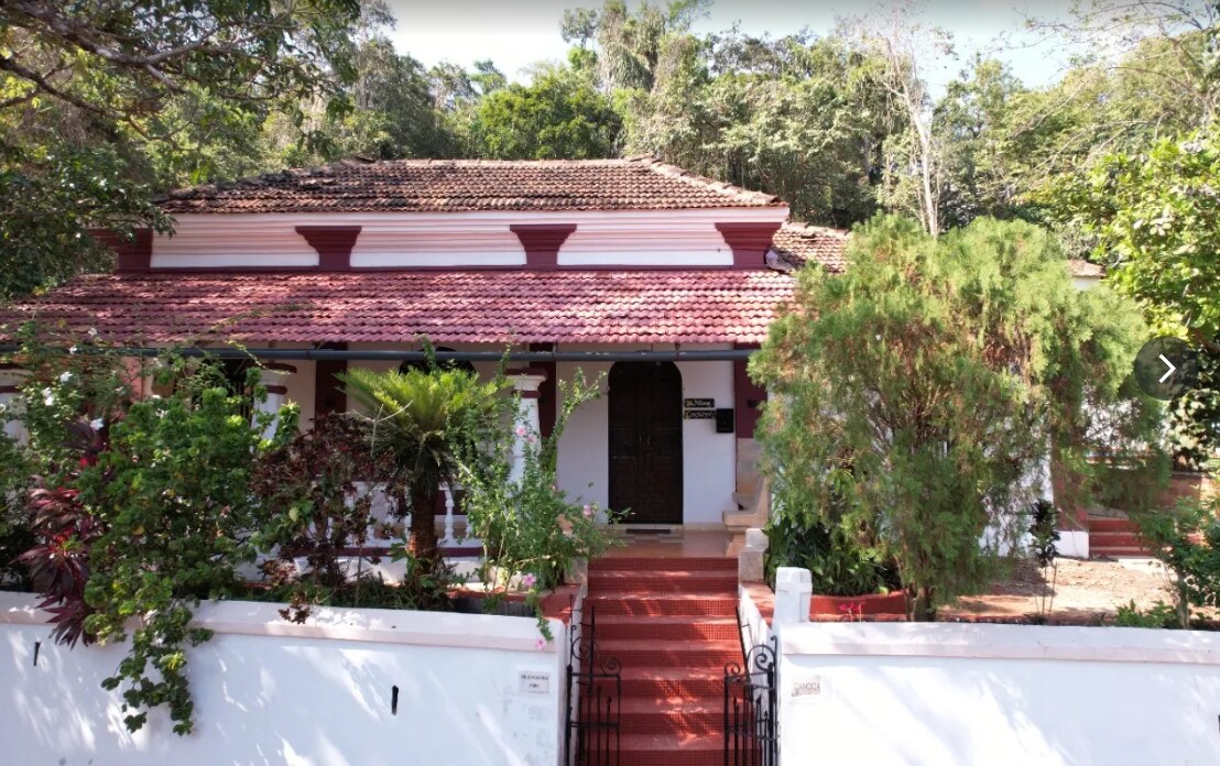 The 150 House Ucassaim with Pool by Da Alohas