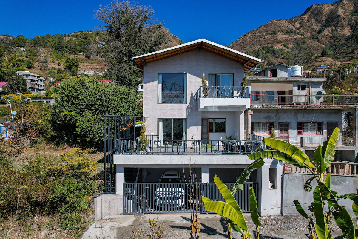 Lakefront Villa with Patio, Attic & Outdoor Dining