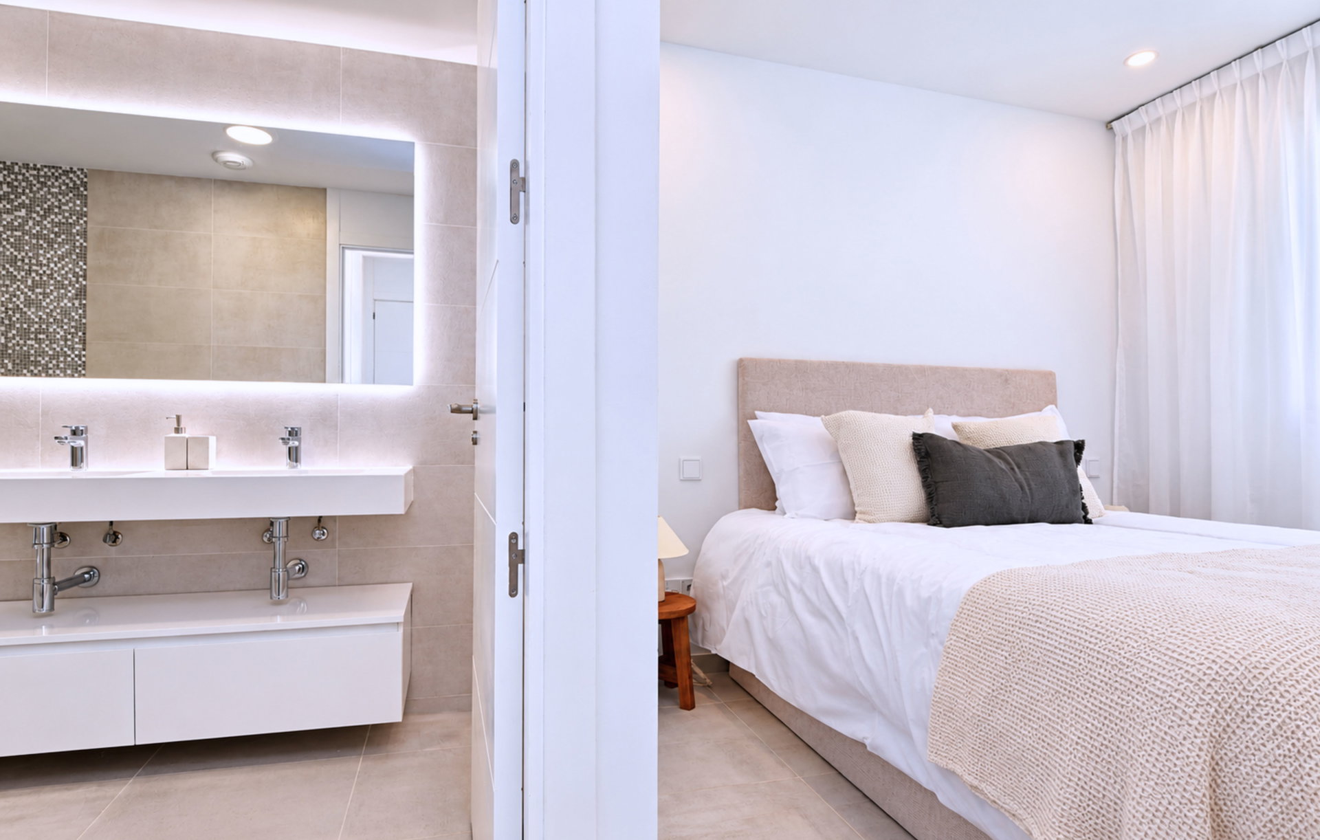 Master bedroom & en-suite bathroom