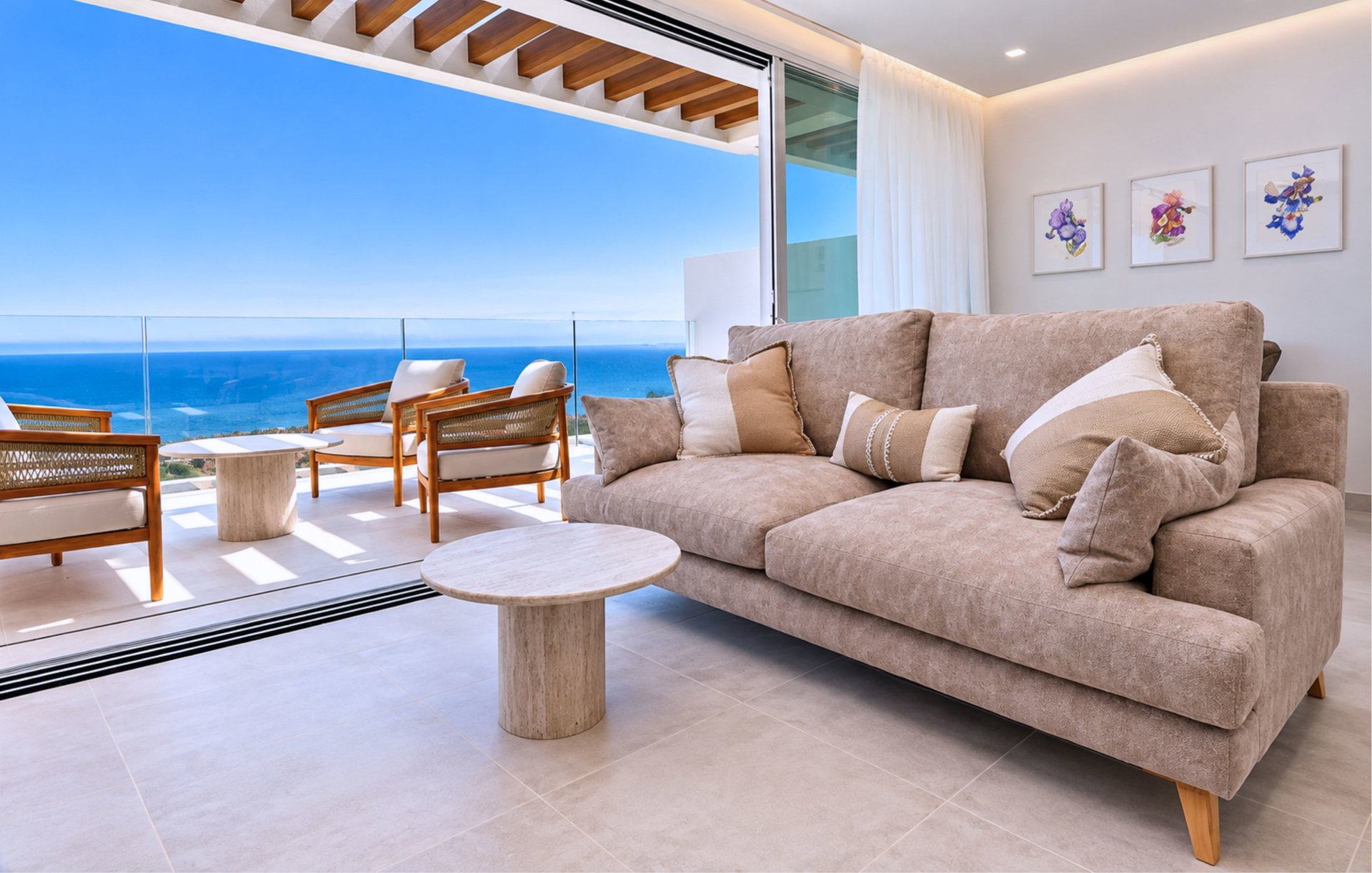 Living area & terrace